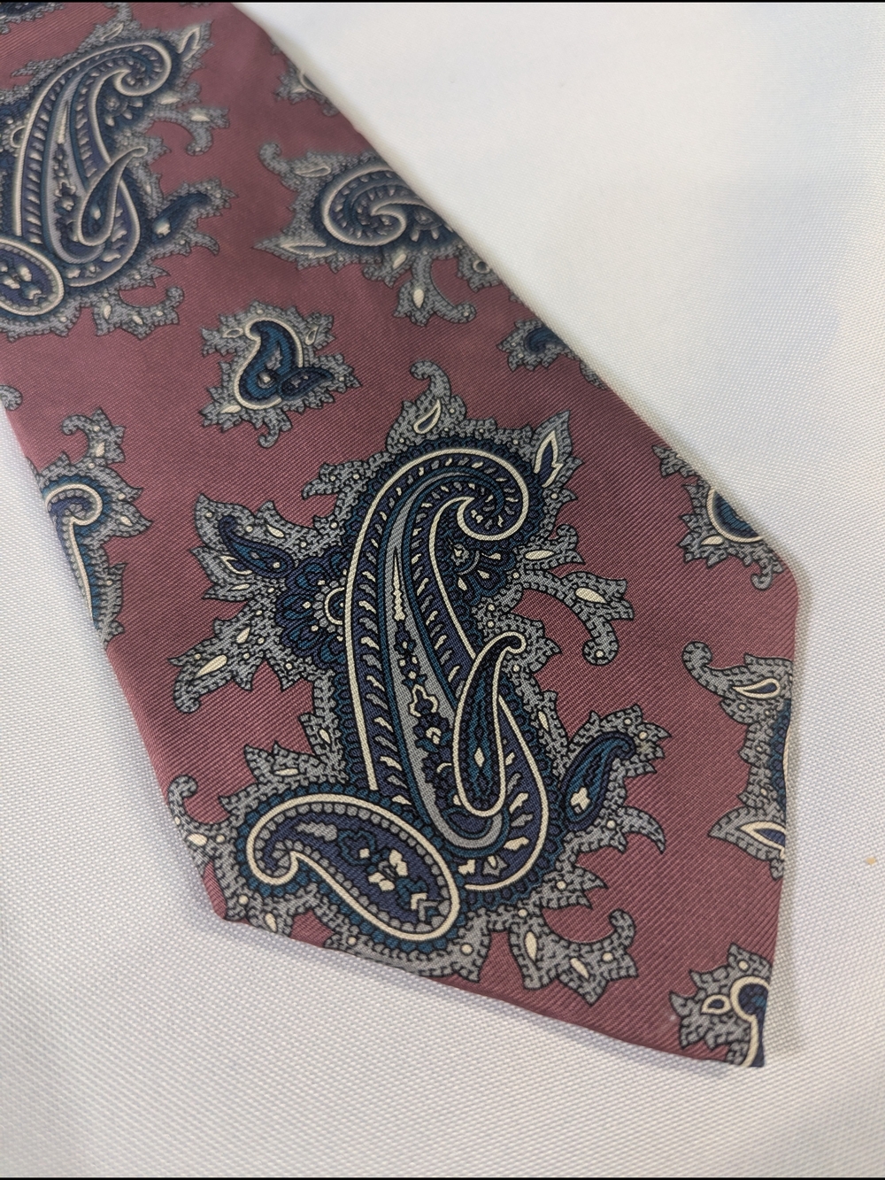 Classic Christian Dior Paisley Silk Tie in Mauve and Navy
